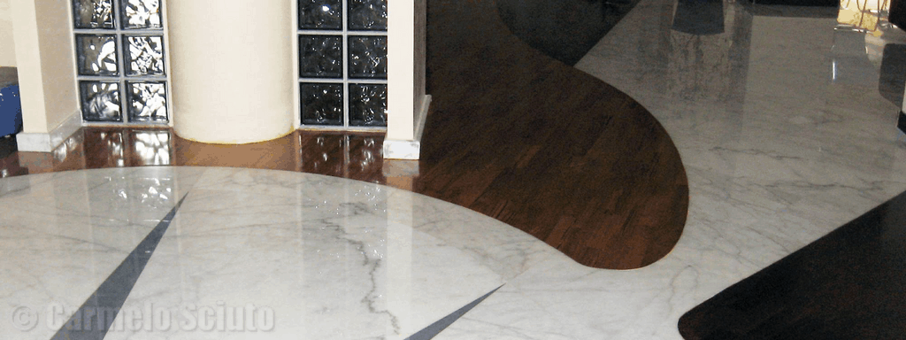 Parquet e marmo per una pavimentazione esclusiva