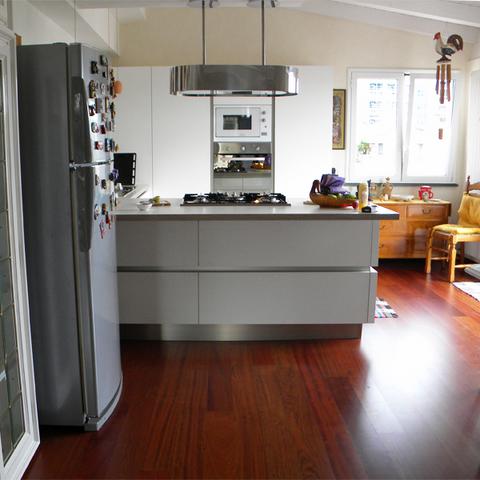 Cucina con parquet di pregio